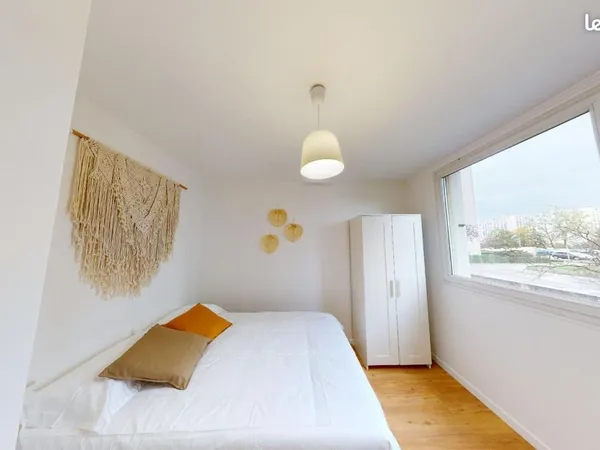 Chambre 5 pièces 75 m²