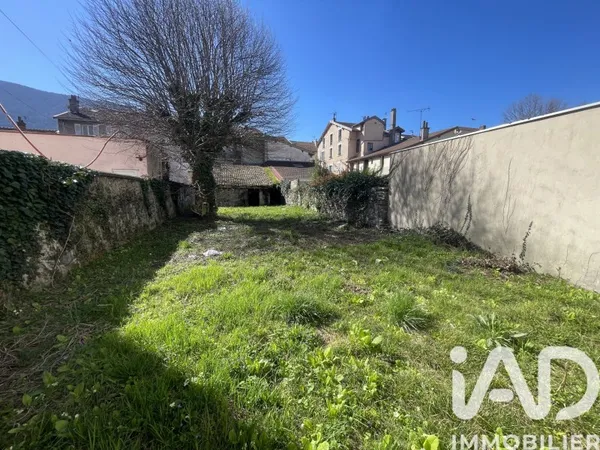 Terrain 379 m²