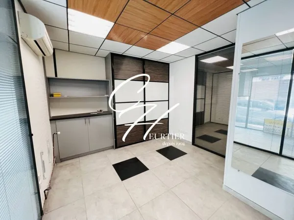 Local commercial 99 m²