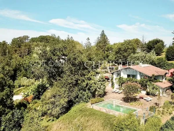 À vendre Urrugne - Villa avec piscine vue sur les montagnes