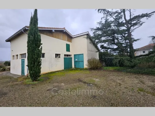 Maison 960 m²