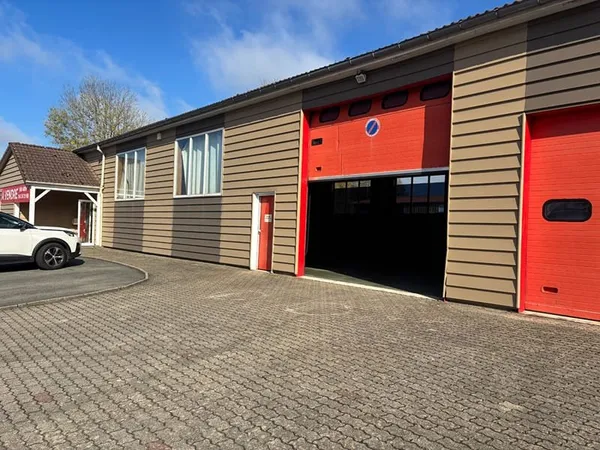 Local commercial 400 m²