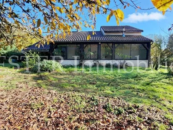 Maison de campagne de plain pied sur plus d'un hectare et demi de terrain