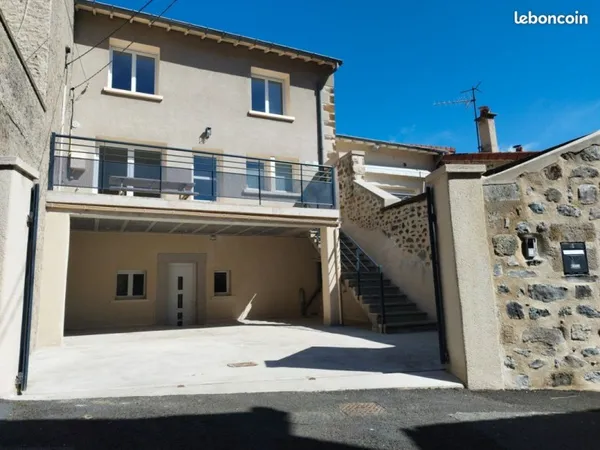 Maison avec cour et terrasse