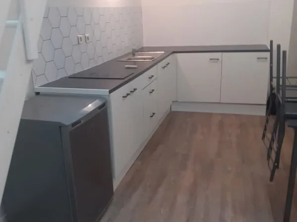 Studio semi équipé