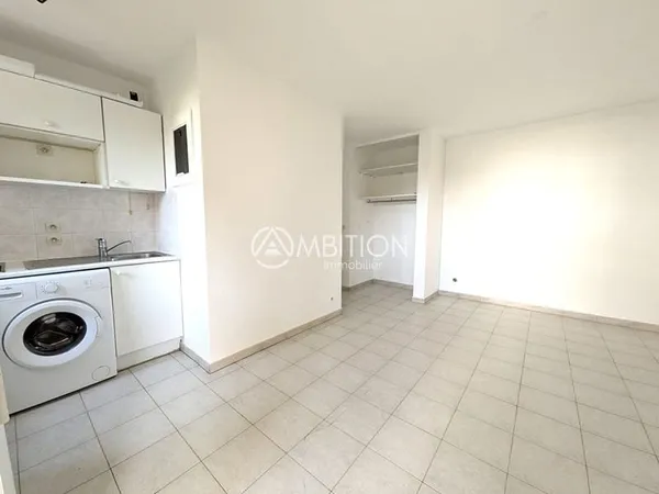 A vendre : 2 pièces avec garage et cave en bord de mer à Port Fréjus