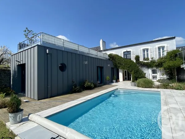 Maison 7 pièces 220 m²