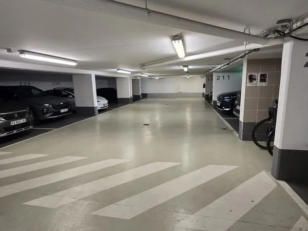 Place de parking securisée + possibilité borne electrique