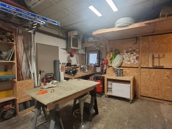 Locaux pour artisan ou stockage et d'activité tertiaire