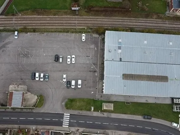 Immeuble commercial 1610 m²
