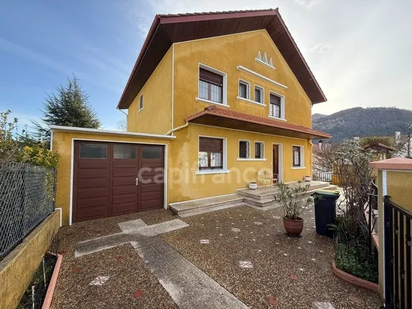 Grande maison de 160 m² avec 2 garages
