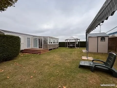 Mobil-home + emplacement- village vacances avec piscines- 63000