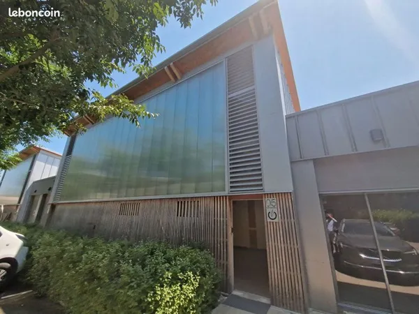 Local 127 m² MONTFAVET