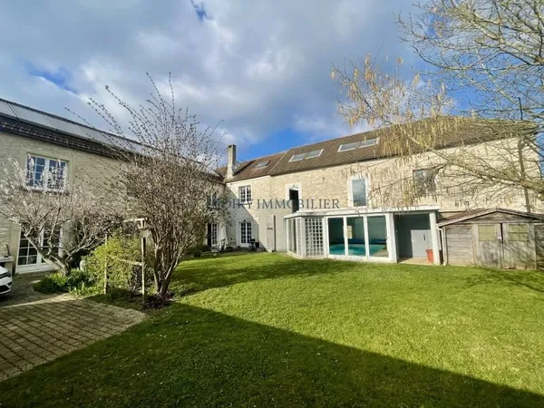 Maison 10 pièces 395 m²