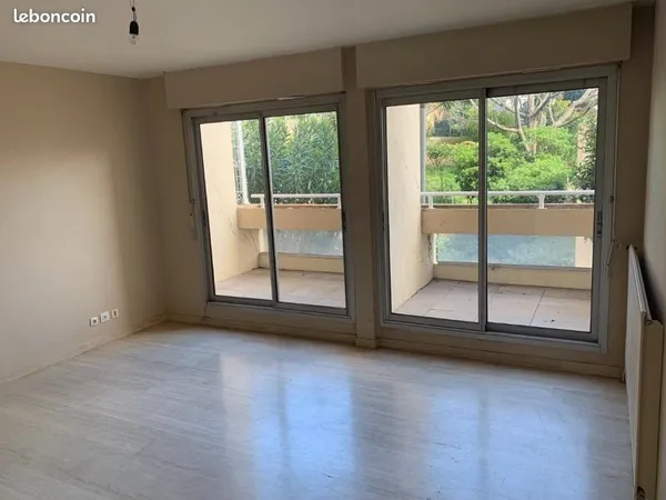 T2 lumineux 56 m² avec terrasse, garage et cave - Quartier Gare / Parc des Poètes - Béziers