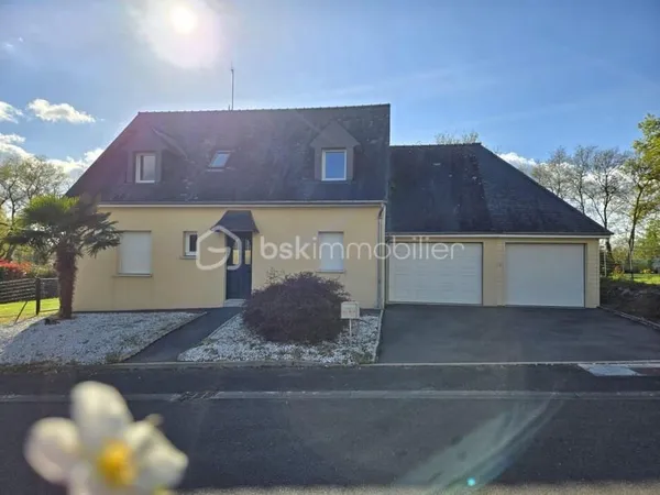 Entre Laval Mayenne et Evron, pavillon 4 chambres et bureau