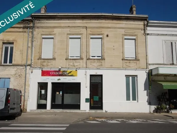 Immeuble rénové avec local commercial et appartements