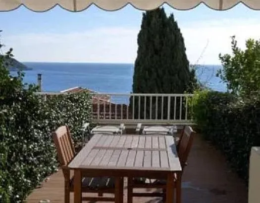 STUDIO VUE MER PANORAMIQUE À ROQUEBRUNE-CAP-MARTIN – TERRASSE PLEIN SUD – RÉSIDENCE AVEC PISCINE