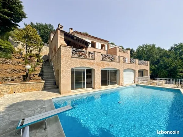 Villa 6 pièces 375 m²