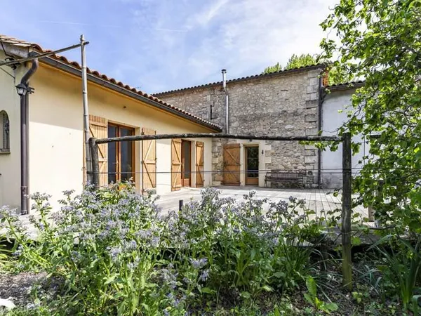 Maison en pierre de 6 pièces principales