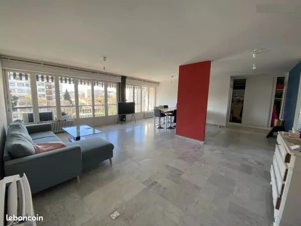 Appartement 114 m² 3 chambres, balcon, cave, piscines