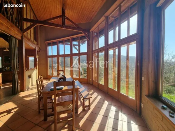 Propriété 5 pièces 145 m²
