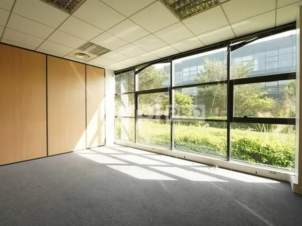 Bureau 983 m²