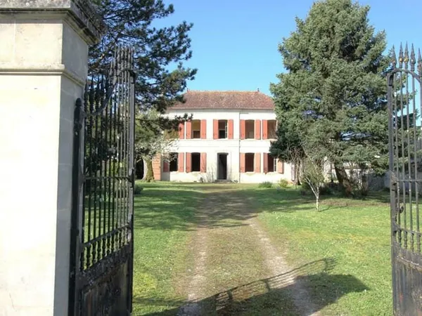 Maison charentaise - Jarnac Champagne - 11 pièces - 273 m2