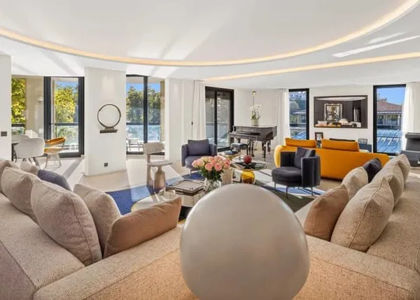 Un Appartement Alliant Luxe Et Raffinement Pour Une Clientele Exigeante.