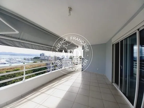 Magnifique appart F3 de 95 m² à l'avant dernier étage, plein