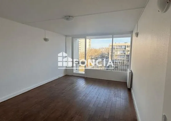 VSG : T4 lumineux de 80 m²