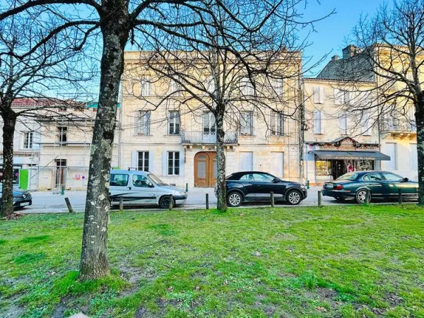 A VENDRE APPARTEMENT DE STANDING DE 64 M2 - JONZAC CENTRE