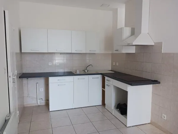 CERONS MAISON DE VILLE T4 AVEC 2 CHAMBRES ET 1 BUREAU PROCHE GARE