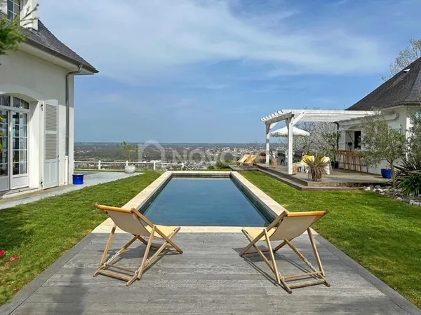 VILLA 8 PIÈCES