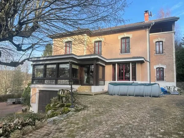 Maison 10 pièces 245 m²