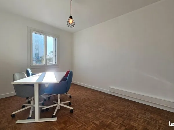À LOUER - Bureaux rénovés - Saint-Cyr-sur-Loire (Boulevard Charles de Gaulle)