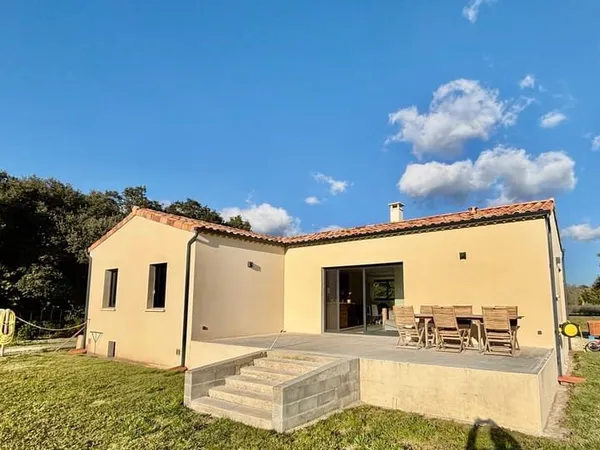 Villa récente (2023) de 105 m2 avec belle et lumineuse pièce
