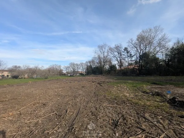 Terrain 1843 m²