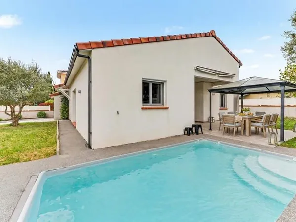 [EXCLU] Villa de 125m² - 4 ch - Piscine/Jacuzzi - Métro C