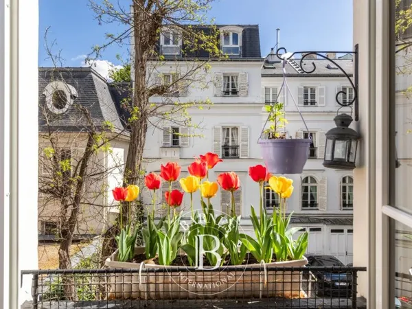 Paris VIIIème - Avenue Gabriel - Duplex - 3 chambres - Ensoleillé et calme