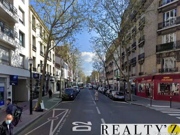 Local commercial 300 m²