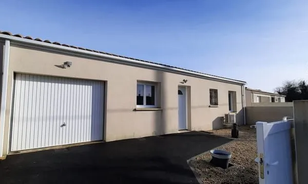 Maison de plain-pied récente à Semussac