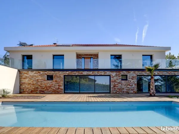 VILLA 315 m2 proche du centre de BALMA