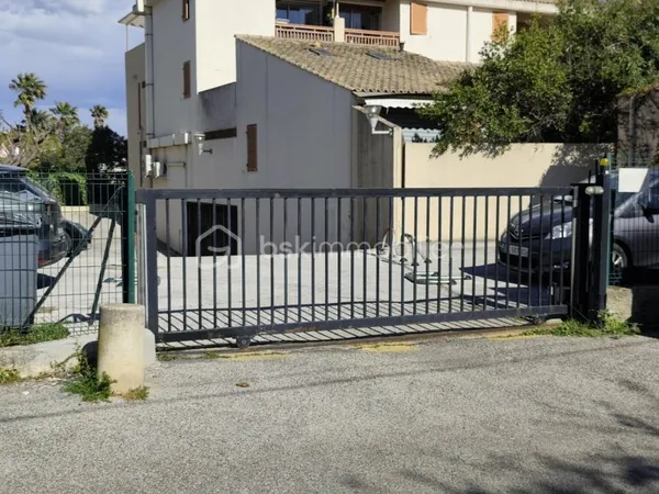 Parking 15 m²