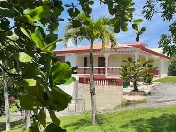 Maison 7 pièces 225 m²
