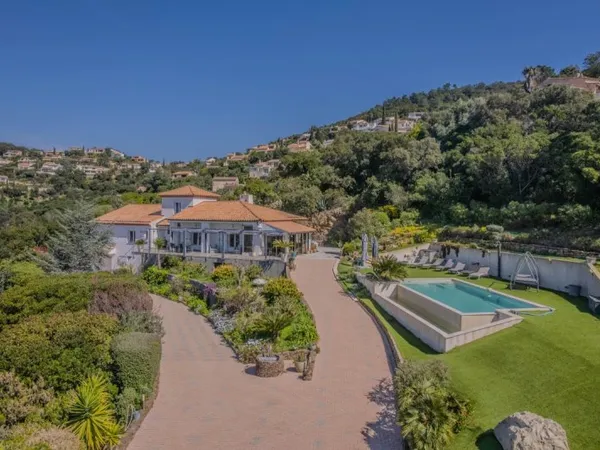 Maison vue mer au calme Les Issambres