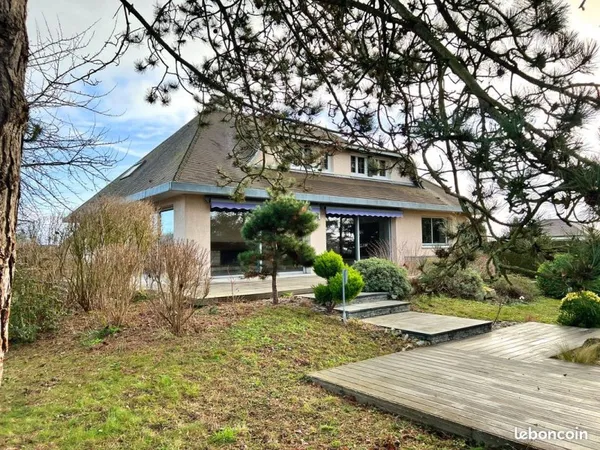 Maison 7 pièces 247 m²