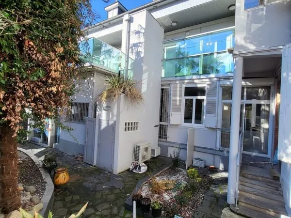 SPECIAL INVESTISSEUR - ENSEMBLE IMMOBILIER AVEC GARAGES ET PARKI