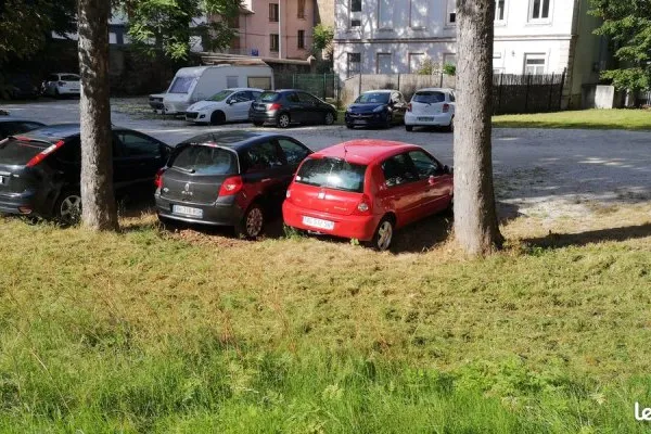 Box individuel pour moto proximité faculté Tréfilerie Centre 2 Valbenoite