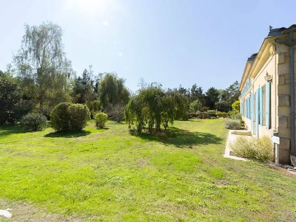 Maison 12 pièces 320 m²